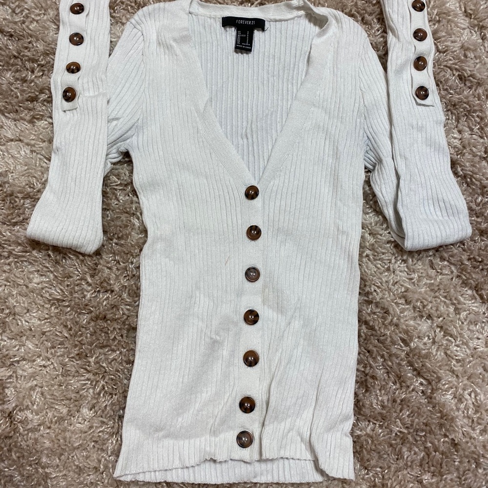 Buttoned long sleeve